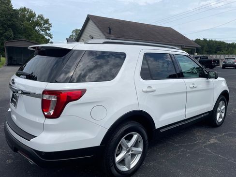 Used 2018 Ford Explorer XLT FWD image 6