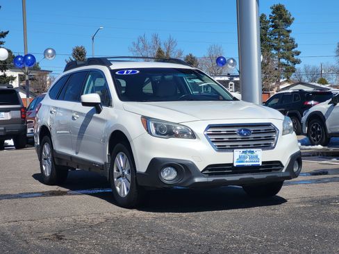 Used 2017 Subaru Outback 2.5i Premium image 3