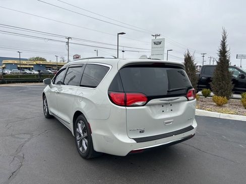 Used 2020 Chrysler Pacifica Limited image 8