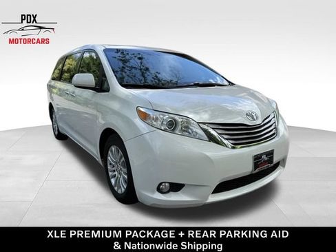 Used 2017 Toyota Sienna XLE Premium FWD image 10