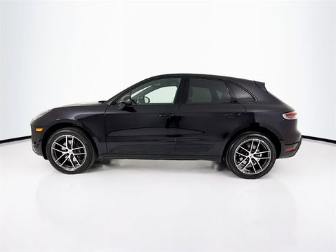 Certified 2025 Porsche Macan image 2
