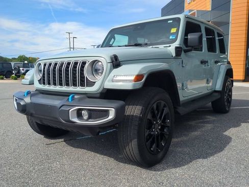 Used 2024 Jeep Wrangler Unlimited Sahara w/ Technology Group AWD/4WD image 8