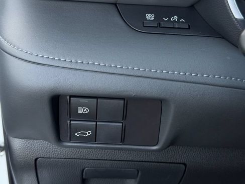 Used 2022 Toyota Highlander XLE FWD image 21