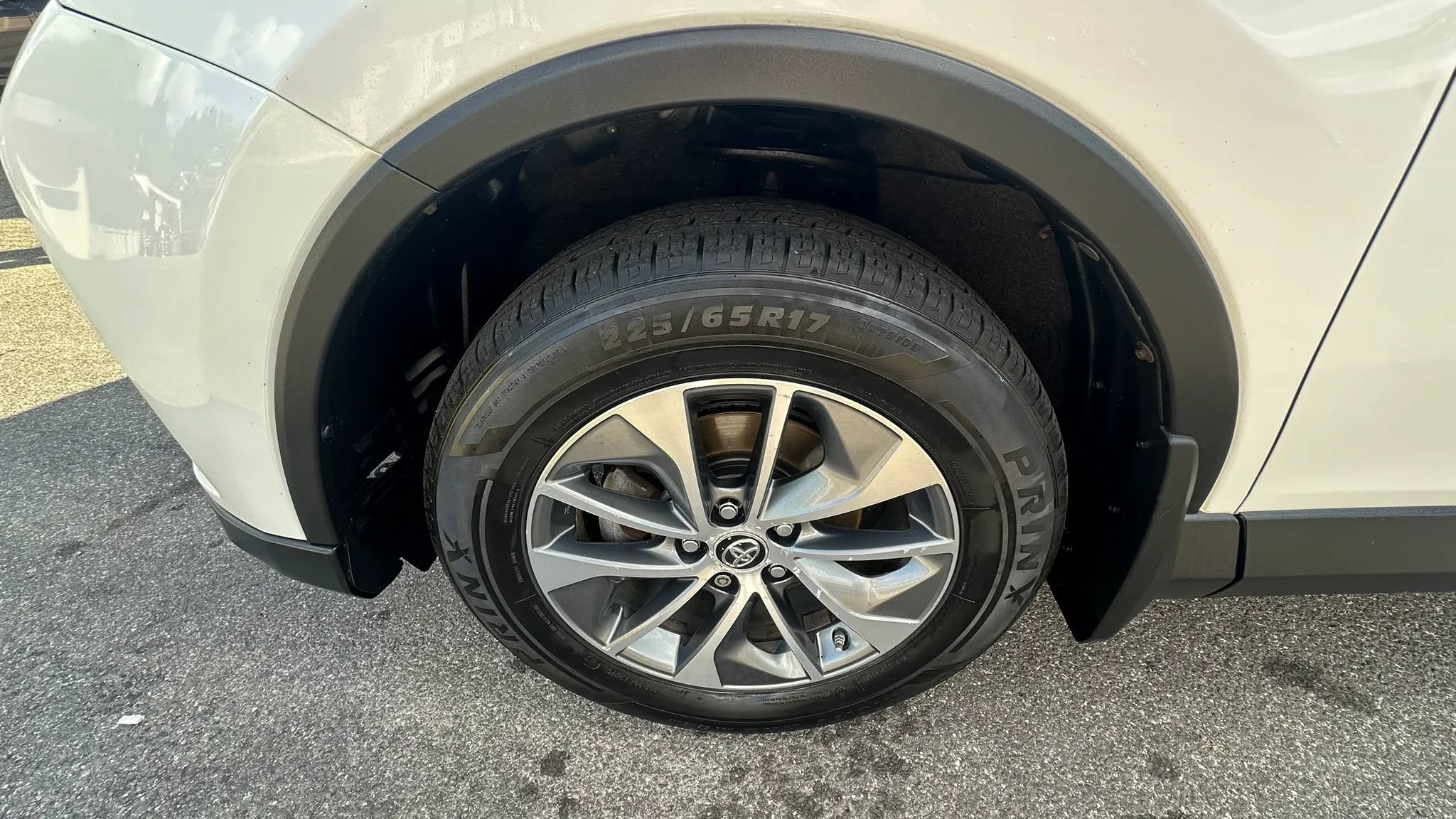 Used 2016 Toyota RAV4 XLE AWD/4WD image 9