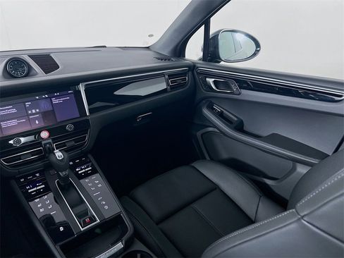 New 2026 Porsche Macan image 26