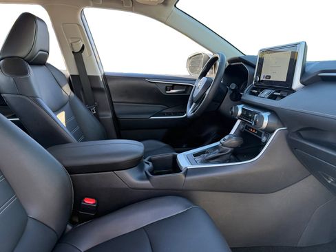 Used 2023 Toyota RAV4 XLE Premium image 14