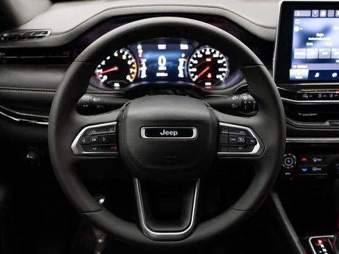 Used 2023 Jeep Compass Latitude AWD/4WD image 13