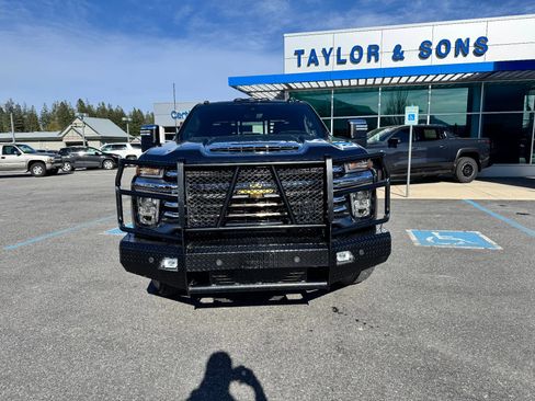 Used 2020 Chevrolet Silverado 3500 High Country image 2