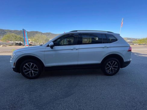 Used 2018 Volkswagen Tiguan SE w/ Panoramic Sunroof Package image 8