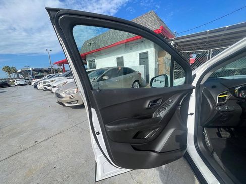 Used 2019 Chevrolet Trax LS FWD image 8