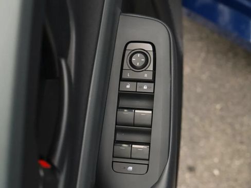 Used 2024 Toyota Prius LE FWD image 11