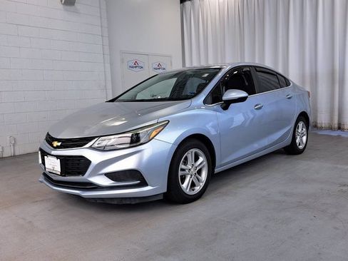 Used 2018 Chevrolet Cruze LT w/ LT Fleet Convenience Package FWD image 2