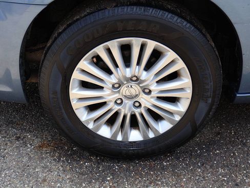 Used 2011 Chrysler Town & Country Touring-L w/ Driver Convenience Group FWD image 10