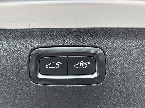 Used 2021 Volvo XC90 T6 Momentum w/ Advanced Package image 31