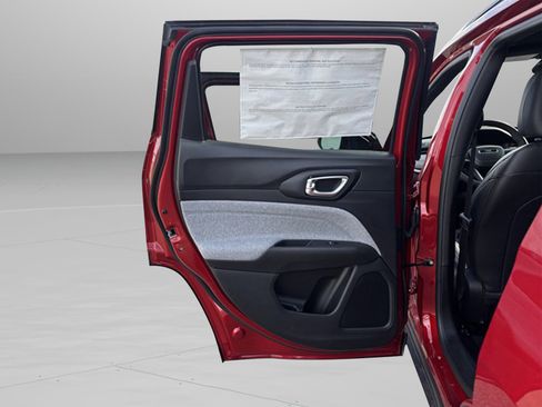 New 2026 Jeep Compass Latitude image 25