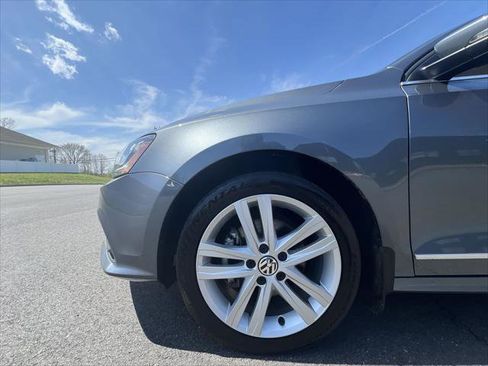 Used 2017 Volkswagen Jetta SEL FWD image 10