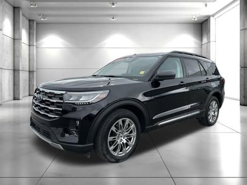 Used 2025 Ford Explorer Active w/ Active Comfort Package AWD/4WD image 3