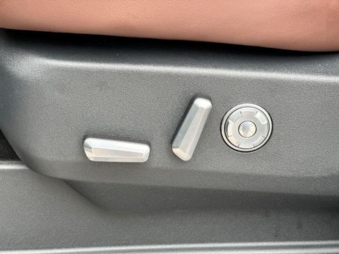 Used 2025 Lincoln Navigator Reserve AWD/4WD image 24