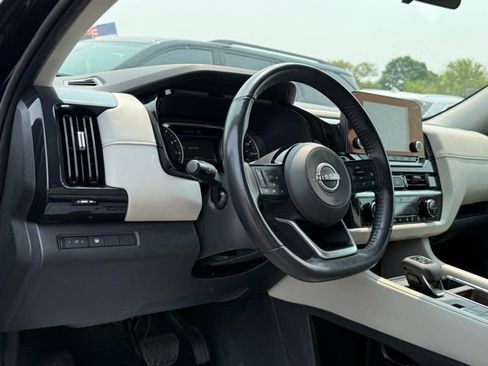 Used 2022 Nissan Pathfinder SV image 9