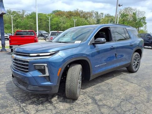 New 2025 Chevrolet Traverse LT w/ Sun and Wheel Package FWD image 12