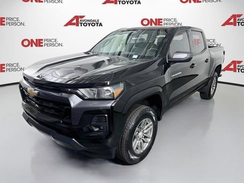 Used 2023 Chevrolet Colorado LT w/ LT Convenience Package II AWD/4WD image 3