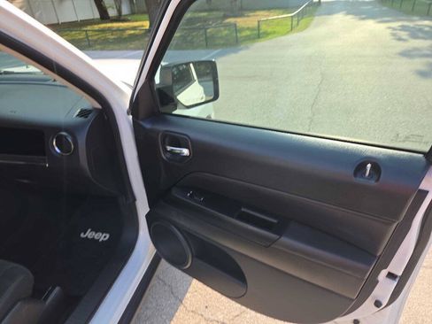 Used 2016 Jeep Patriot Latitude FWD image 20