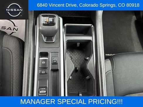 Used 2024 Nissan Pathfinder SV FWD image 25