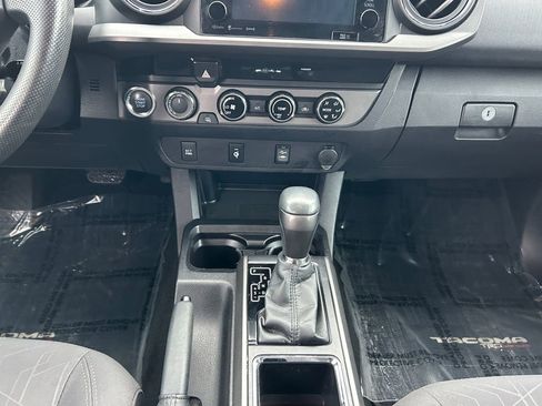 Used 2017 Toyota Tacoma TRD Off-Road w/ Tow Package (A/T) image 12