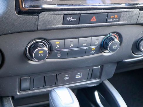 Used 2024 Nissan Frontier SV RWD image 14