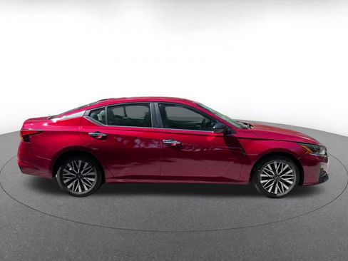 Used 2025 Nissan Altima 2.5 SV FWD image 16