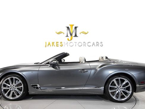 Used 2021 Bentley Continental GT image 2