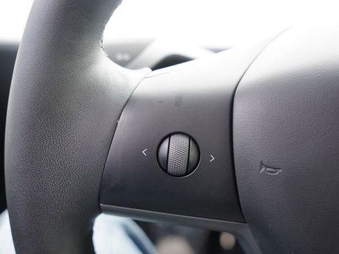 Used 2025 Tesla Model Y Long Range image 37