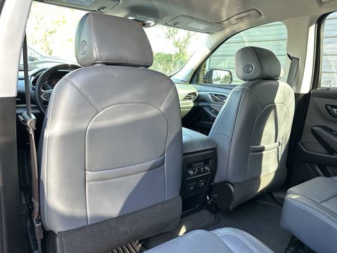 Used 2020 Chevrolet Traverse Premier FWD image 16