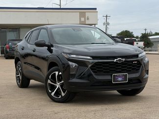 Used 2024 Chevrolet Trax RS w/ Sunroof Package FWD video 2