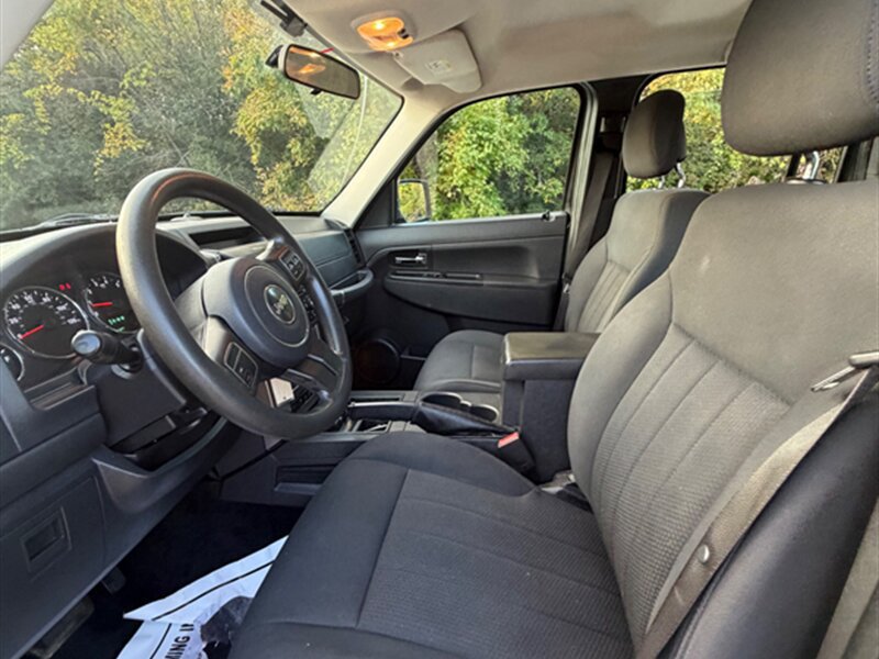 Used 2012 Jeep Liberty Sport AWD/4WD image 17