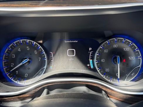Used 2024 Chrysler Pacifica Limited FWD image 21