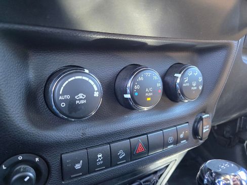 Used 2017 Jeep Wrangler Unlimited Sahara AWD/4WD image 19