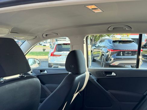 Used 2017 Volkswagen Tiguan Limited w/ Alloy Wheels Package image 27