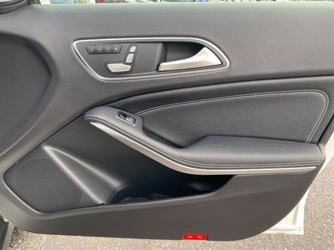 Used 2020 Mercedes-Benz GLA 250 4MATIC image 32