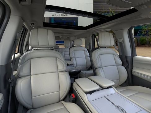 New 2026 Lincoln Navigator L Reserve AWD/4WD image 11
