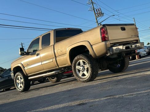 Used 2005 Chevrolet Silverado 2500 LS w/ Heavy-Duty Power Package image 3