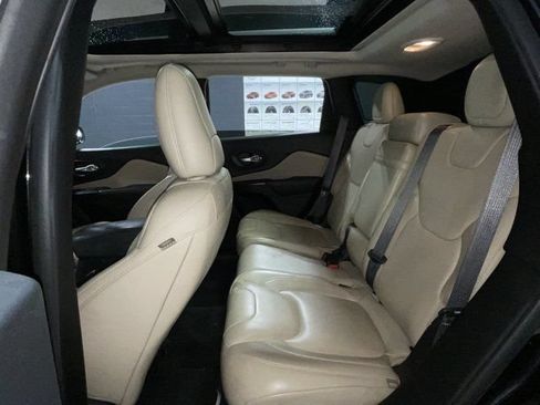 Used 2015 Jeep Cherokee Limited w/ Luxury Group AWD/4WD image 17