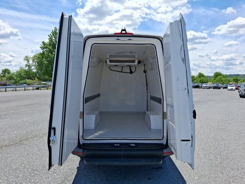 Used 2023 Mercedes-Benz Sprinter 2500 image 11