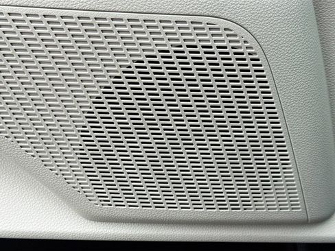 Used 2023 Kia Carnival LX image 23