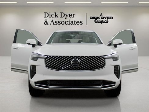 New 2026 Volvo XC90 B5 Core w/ Protection Package Premier image 7