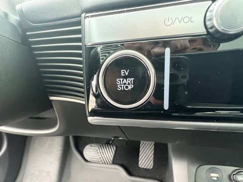 New 2024 Hyundai Ioniq 5 Limited image 24