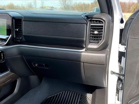 Used 2025 Chevrolet Silverado 2500 LT w/ Convenience Package image 27