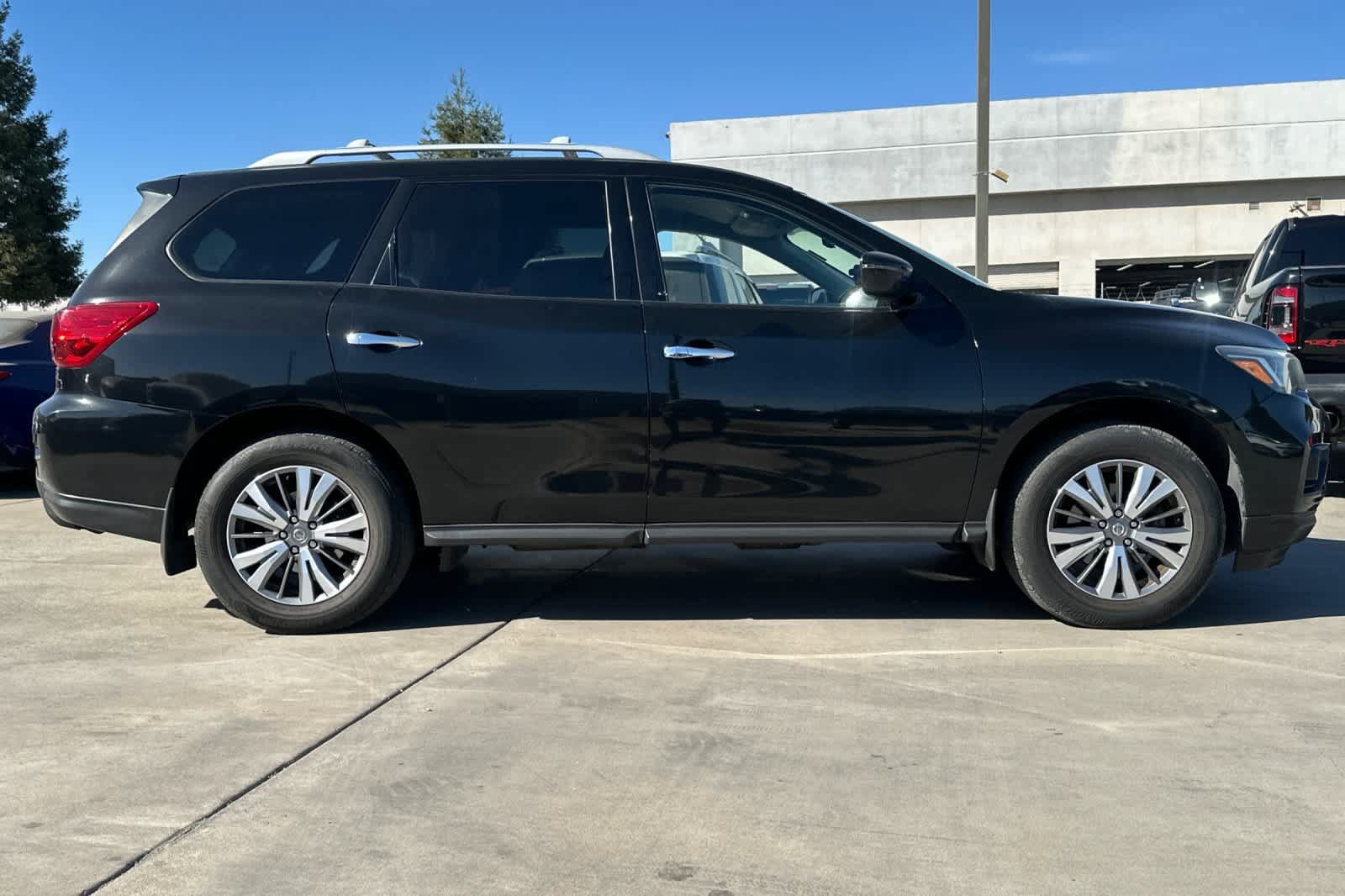 Used 2020 Nissan Pathfinder S AWD/4WD image 9