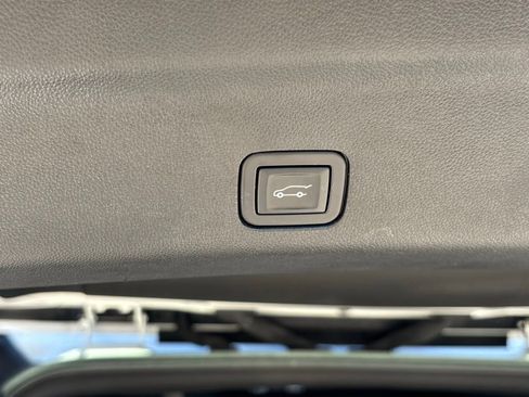 Used 2021 Chevrolet Suburban Premier image 29