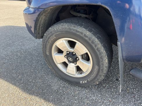 Used 2014 Toyota Tacoma PreRunner w/ TRD Sport Package image 4